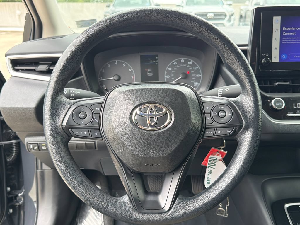 Used 2025 Toyota Corolla LE FWD image 21