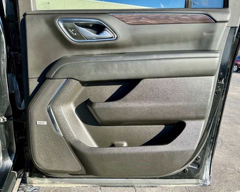 Used 2023 Chevrolet Suburban Z71 w/ Luxury Package image 25