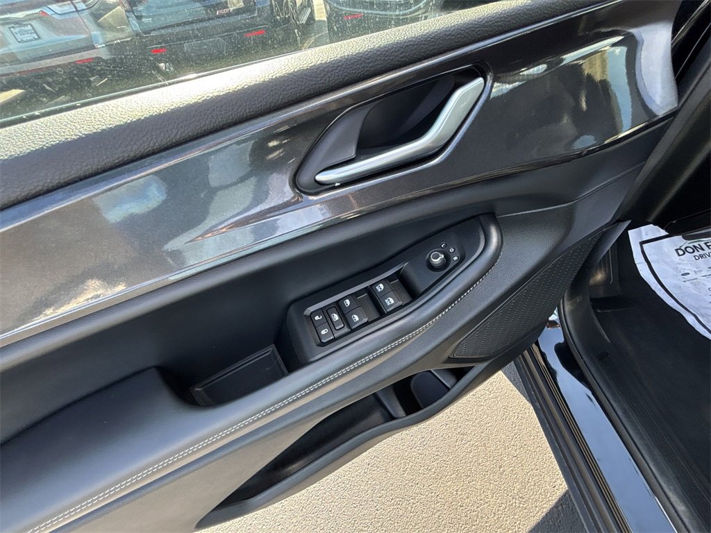 Used 2023 Jeep Grand Cherokee Laredo image 19