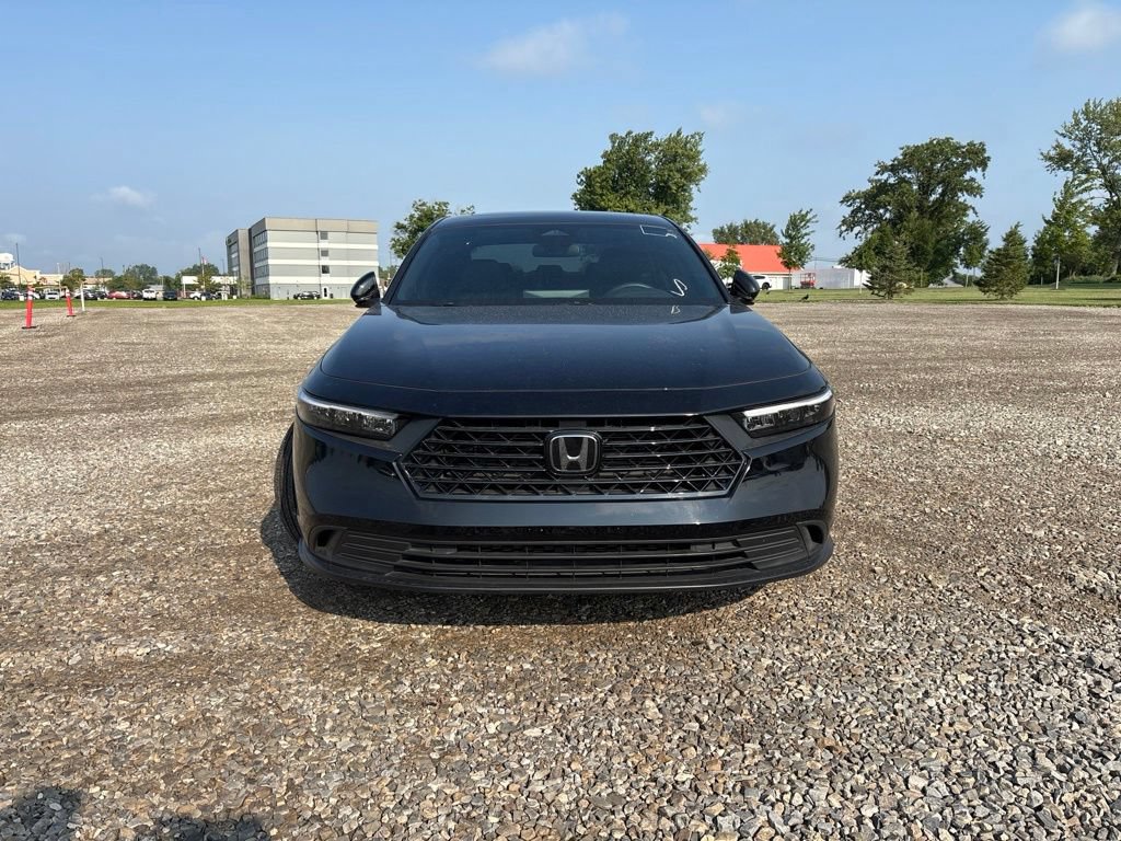 Used 2025 Honda Accord Sport image 2