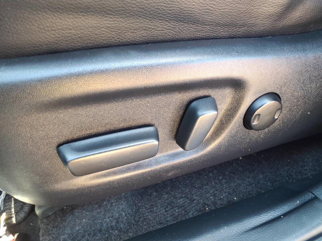 Used 2018 Toyota RAV4 SE w/ Power Extra Value Package AWD/4WD image 16