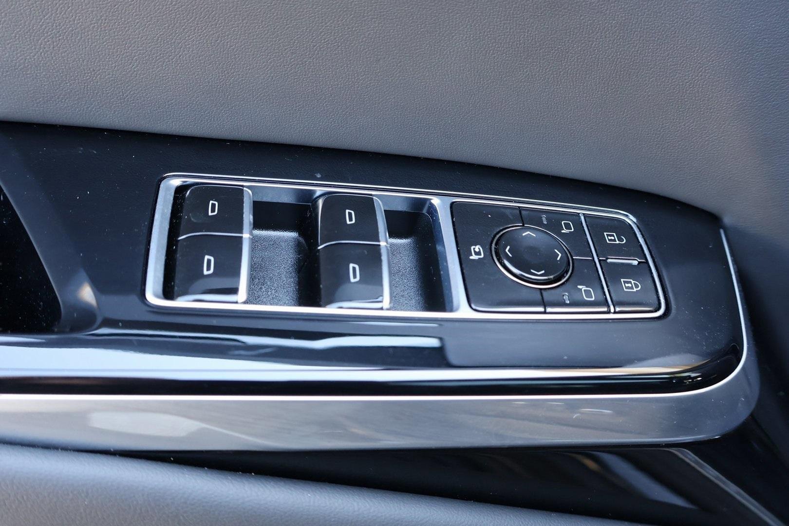 Used 2025 Cadillac Escalade Sport Platinum w/ LPO, ONYX Package image 12