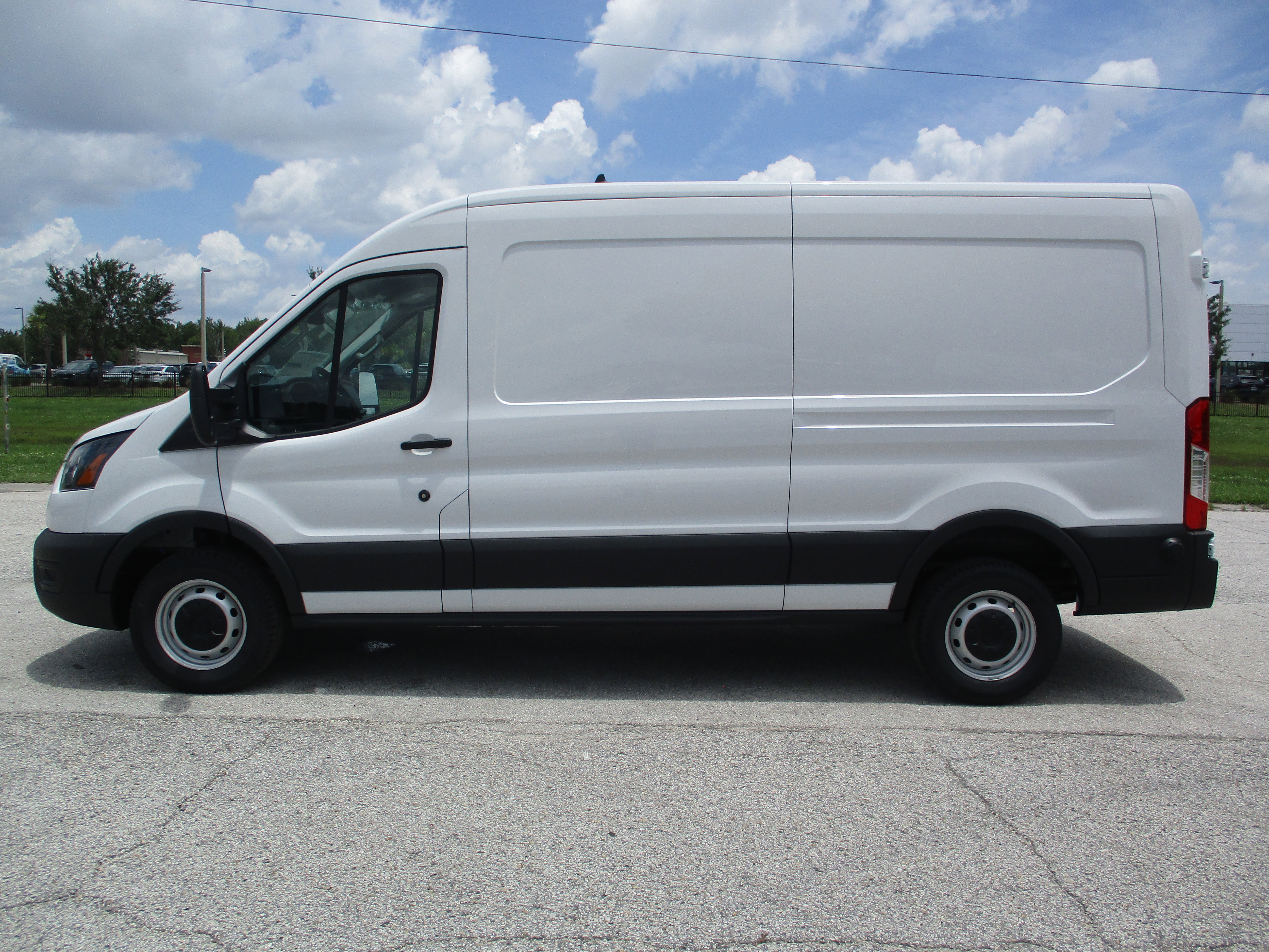 New 2025 Ford Transit 250 148 Medium Roof image 4