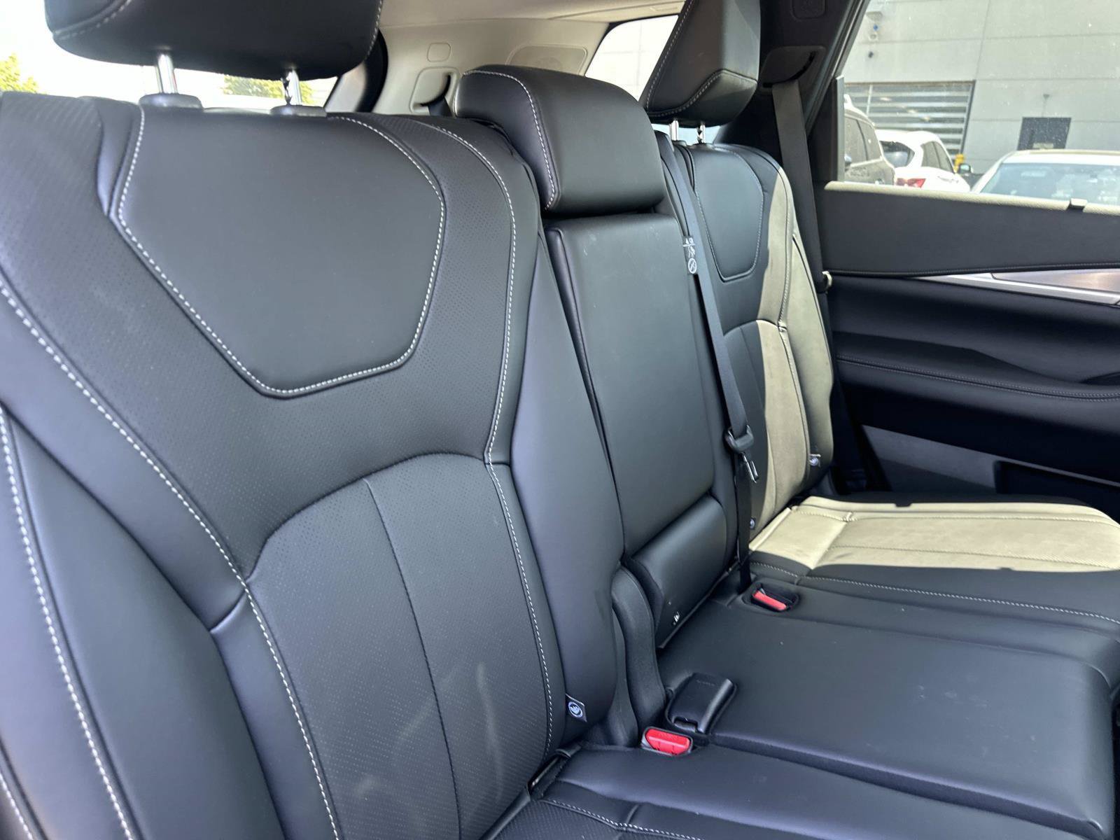 Used 2026 INFINITI QX60 Luxe w/ Cargo Package AWD/4WD image 37