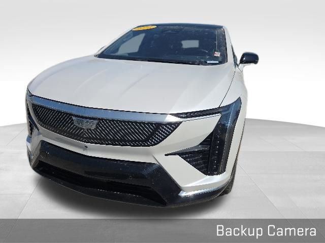 Used 2025 Cadillac Optiq Luxury 2 w/ LPO, Floor Liner Package AWD/4WD image 5