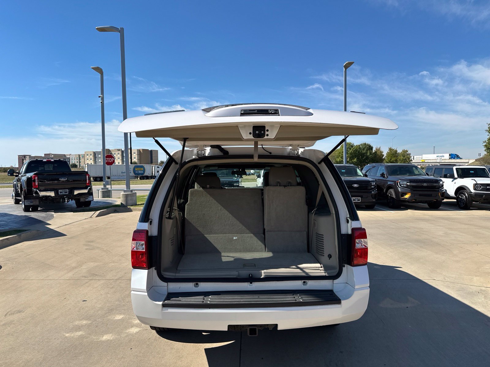Used 2010 Ford Expedition Limited RWD image 5