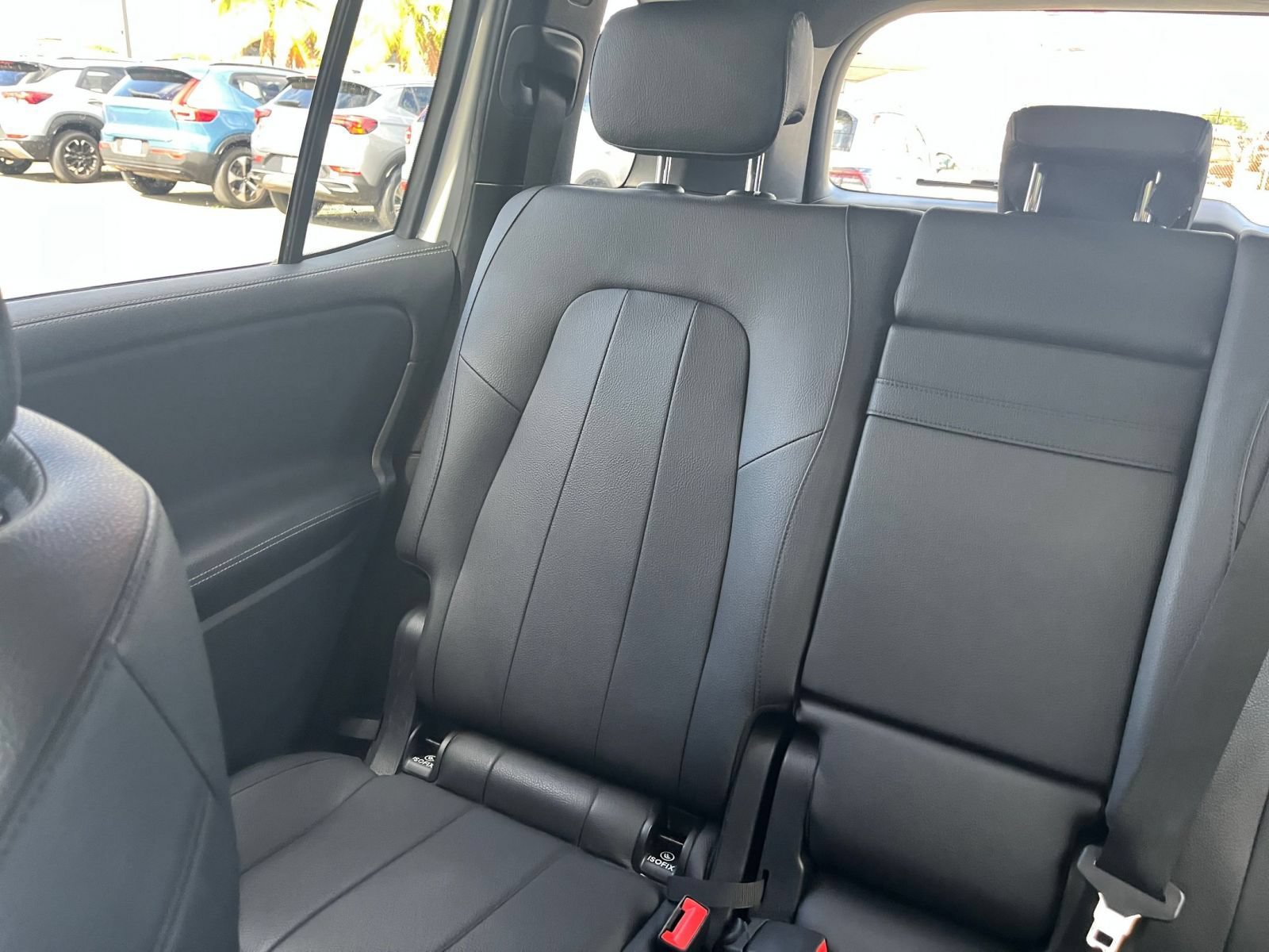 Used 2025 Mercedes-Benz GLB 250 4MATIC image 40