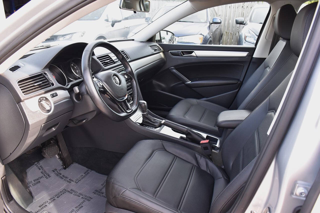 Used 2019 Volkswagen Passat 2.0T Wolfsburg w/ Wheels & Sunroof Package FWD image 10