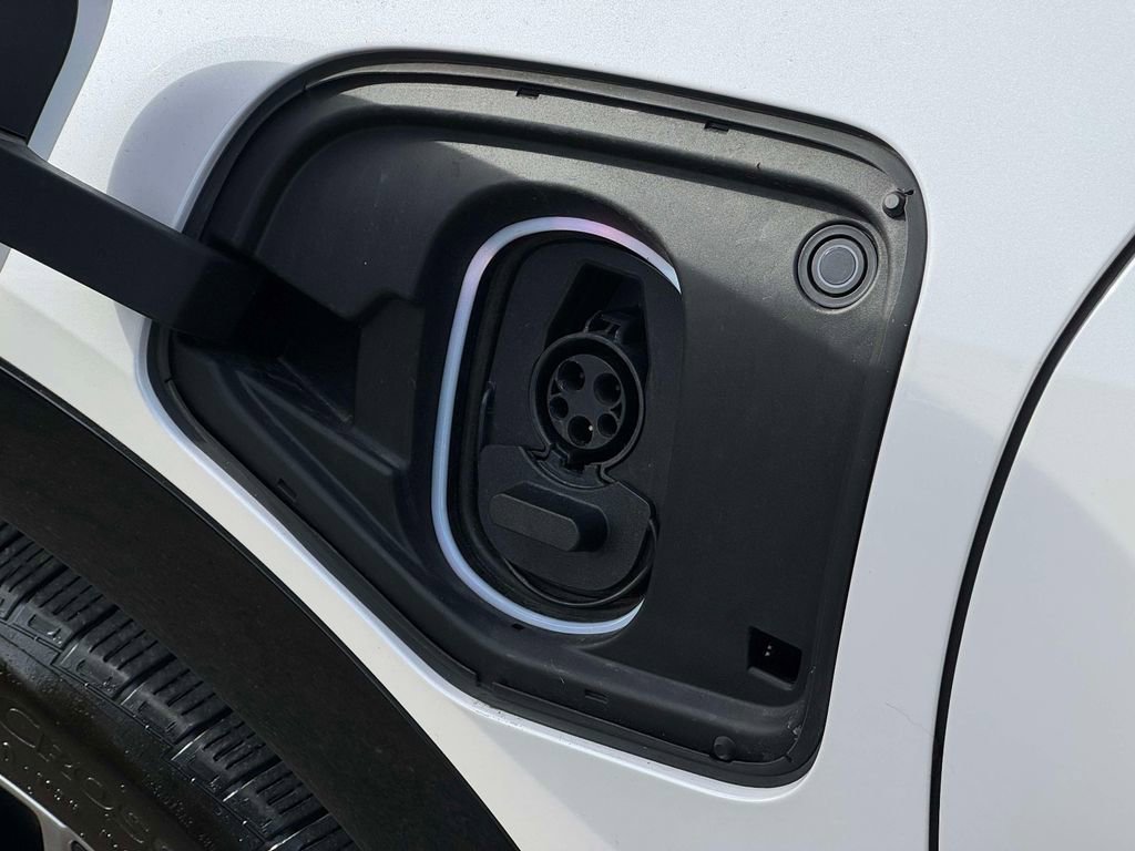 Used 2025 Cadillac Optiq Luxury 2 w/ LPO, Floor Liner Package AWD/4WD image 13