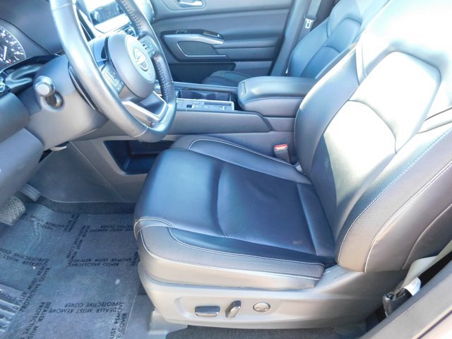 Used 2025 Nissan Pathfinder SL FWD image 23