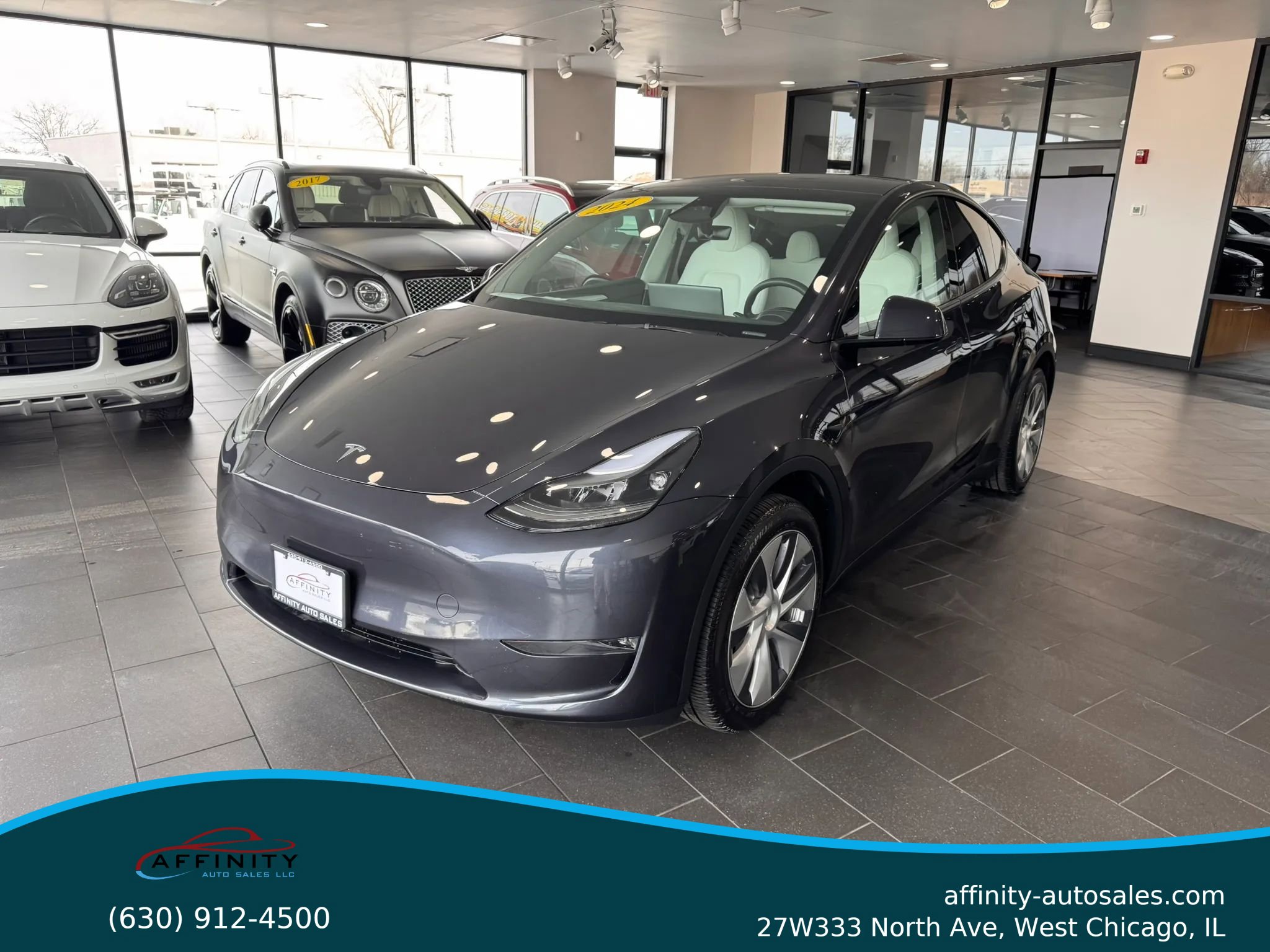 Used 2024 Tesla Model Y Long Range AWD/4WD image 1