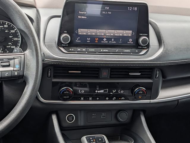 Used 2023 Nissan Rogue SV image 14