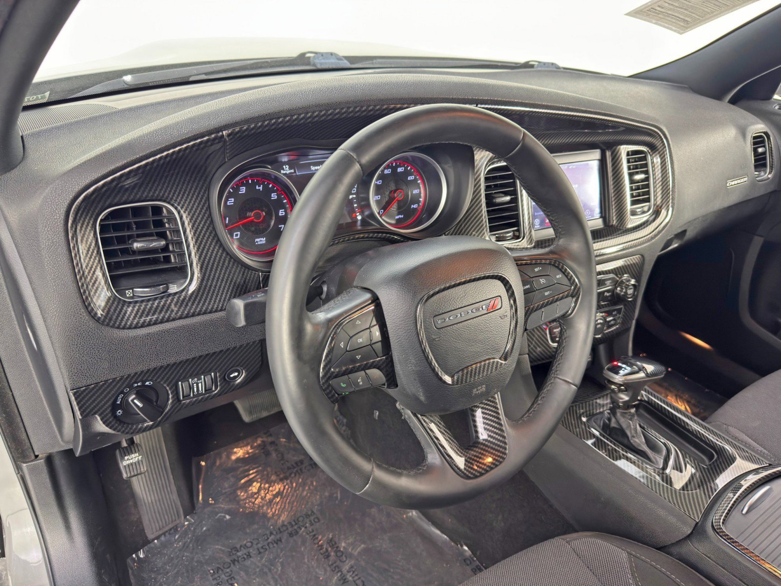 Used 2019 Dodge Charger SXT image 12