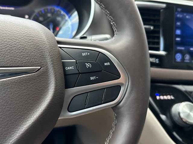 Used 2017 Chrysler Pacifica Touring-L Plus FWD image 36