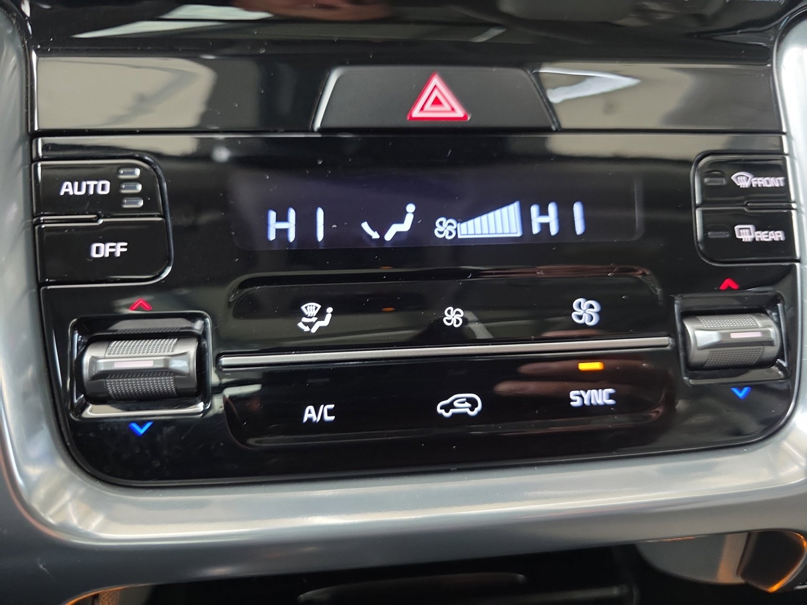 Certified 2023 Kia Sorento SX image 16