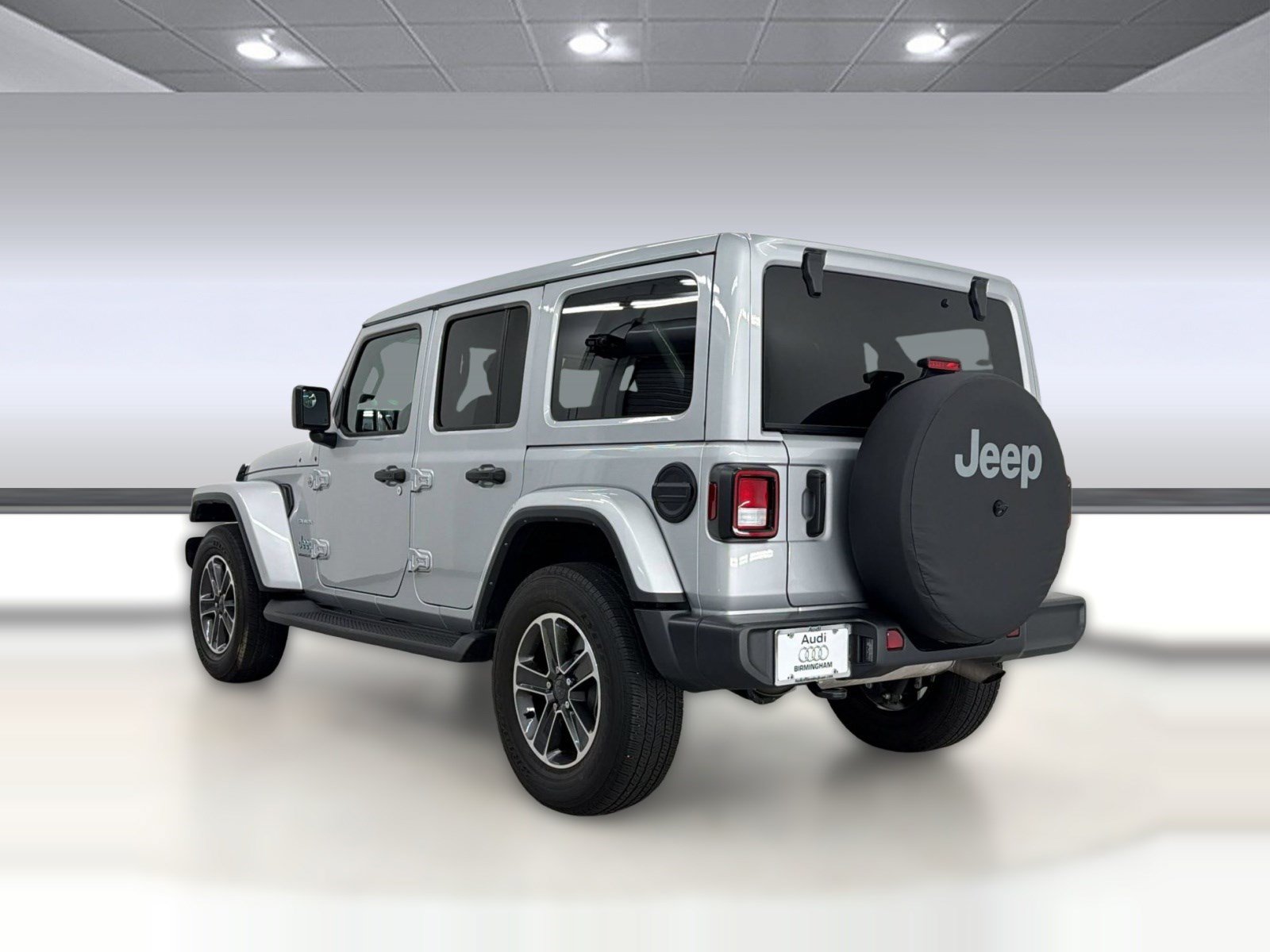 Used 2023 Jeep Wrangler Unlimited Sahara w/ Cold Weather Group AWD/4WD image 3