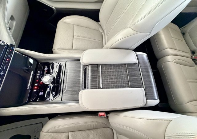 Used 2023 Jeep Wagoneer Series III w/ Premium Group I AWD/4WD image 13