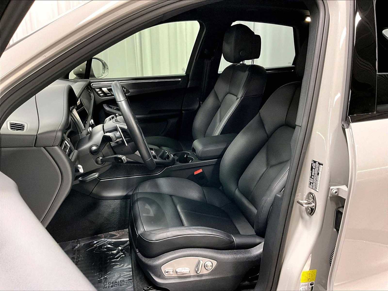 Used 2025 Porsche Macan GTS image 7