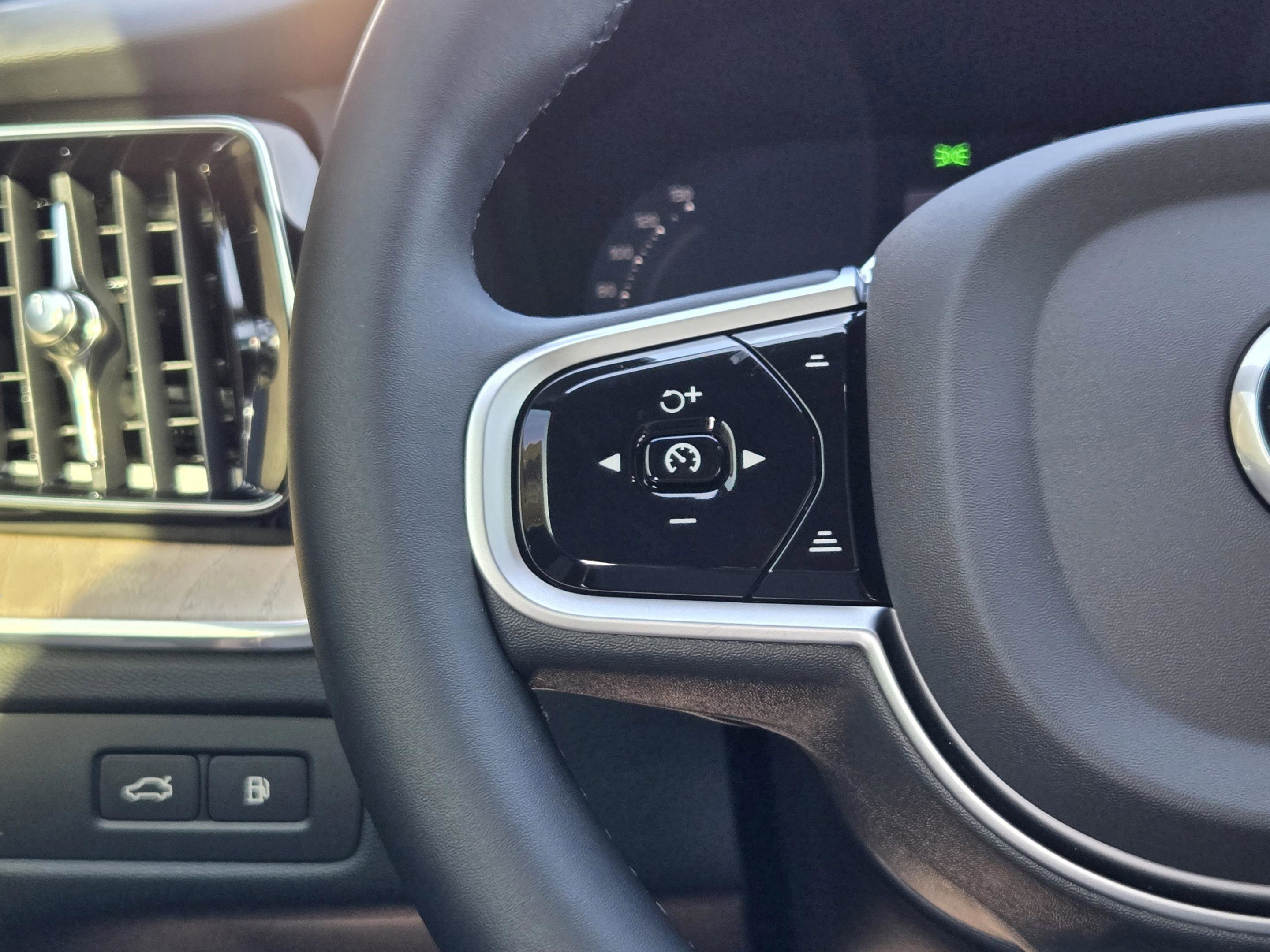 New 2026 Volvo XC60 T8 Plus w/ Protection Package Premier image 31