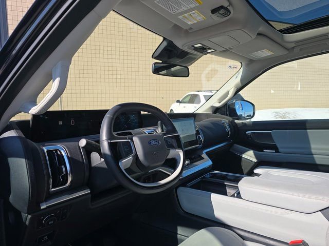 Used 2025 Ford Expedition Max Platinum w/ Driver's Package image 11