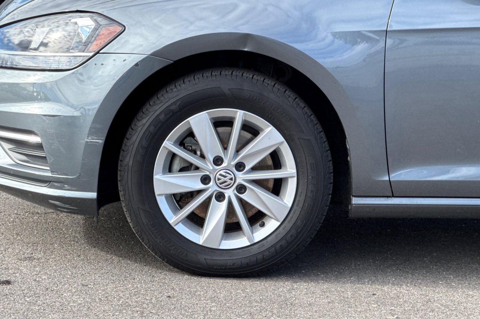 Used 2019 Volkswagen Golf S image 29
