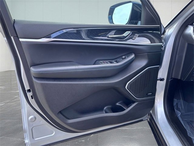 Used 2024 Jeep Grand Cherokee Trailhawk image 13