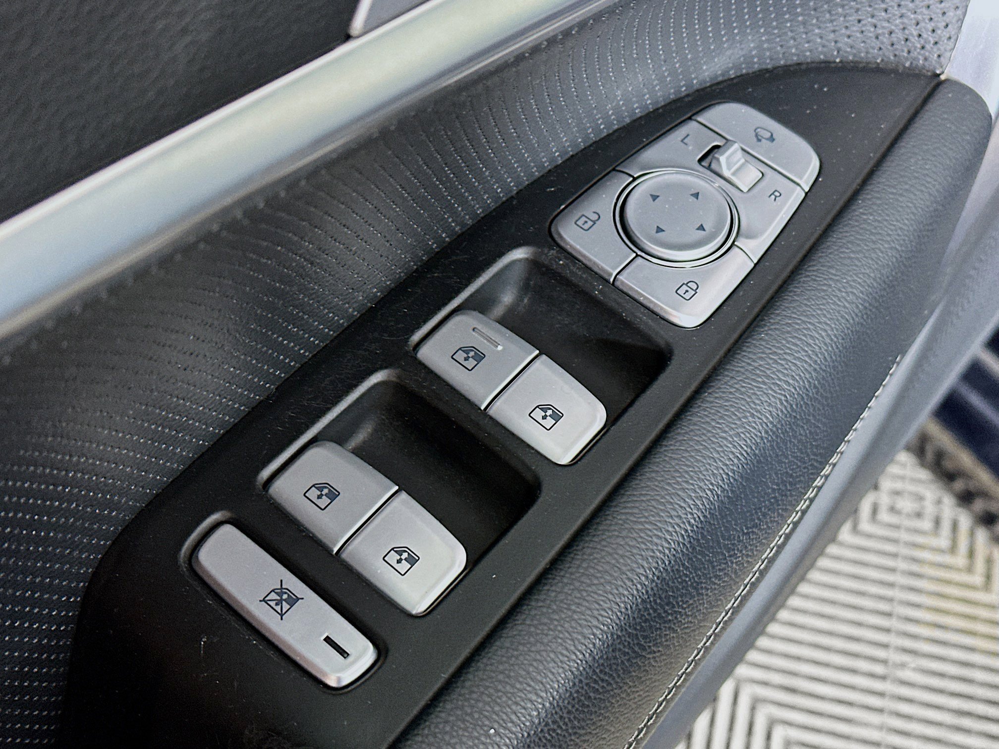 Used 2019 Genesis G70 2.0T Advanced w/ Elite Package image 18