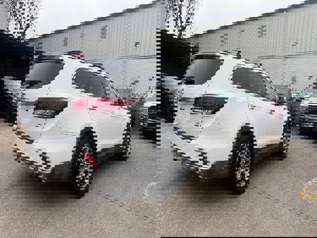 Used 2018 Hyundai Santa Fe SE w/ SE Ultimate Tech Package 03 image 4