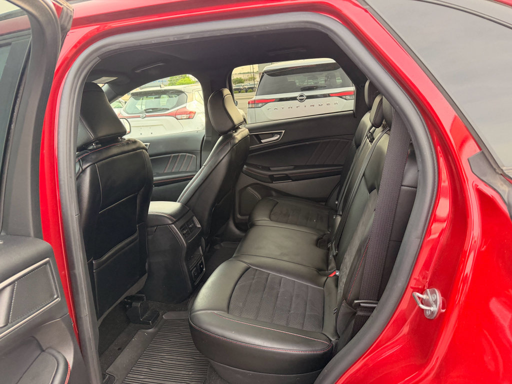 Used 2020 Ford Edge ST-Line w/ Cold Weather Package AWD/4WD image 7