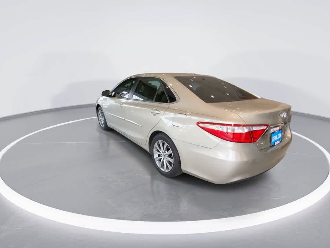 Used 2015 Toyota Camry XLE w/ Moonroof Package FWD image 6
