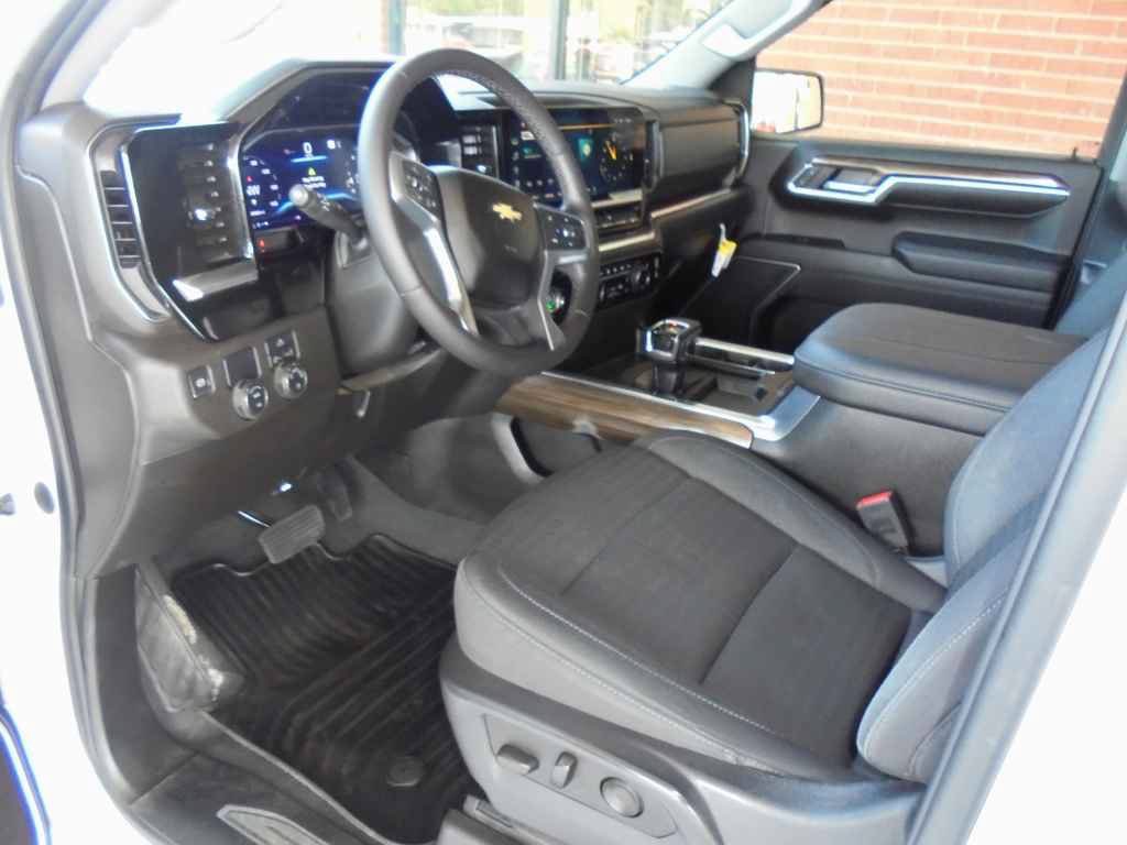 Used 2023 Chevrolet Silverado 1500 LT RWD image 7