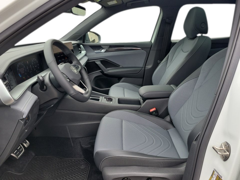 New 2026 Volkswagen Tiguan SE R-Line AWD/4WD image 8