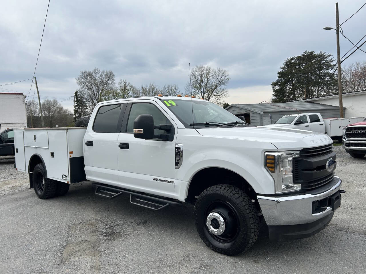 Used 2019 Ford F350 XL w/ Power Equipment Group image 4