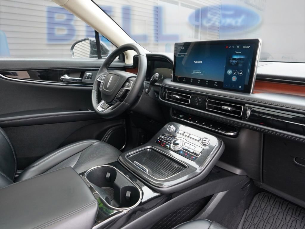 Used 2023 Lincoln Nautilus Reserve image 28