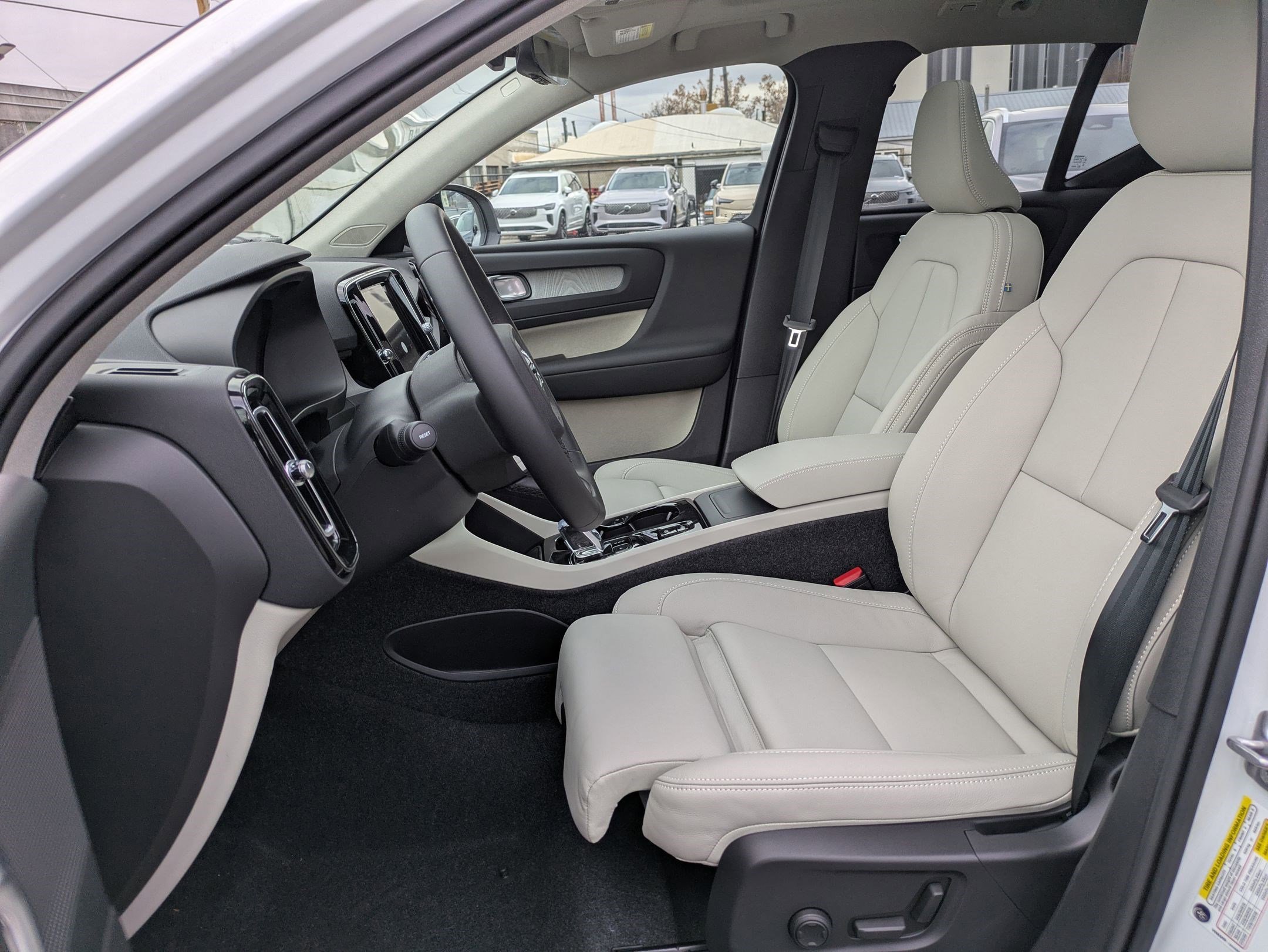 New 2026 Volvo XC40 B5 Plus w/ Protection Package Premier image 15