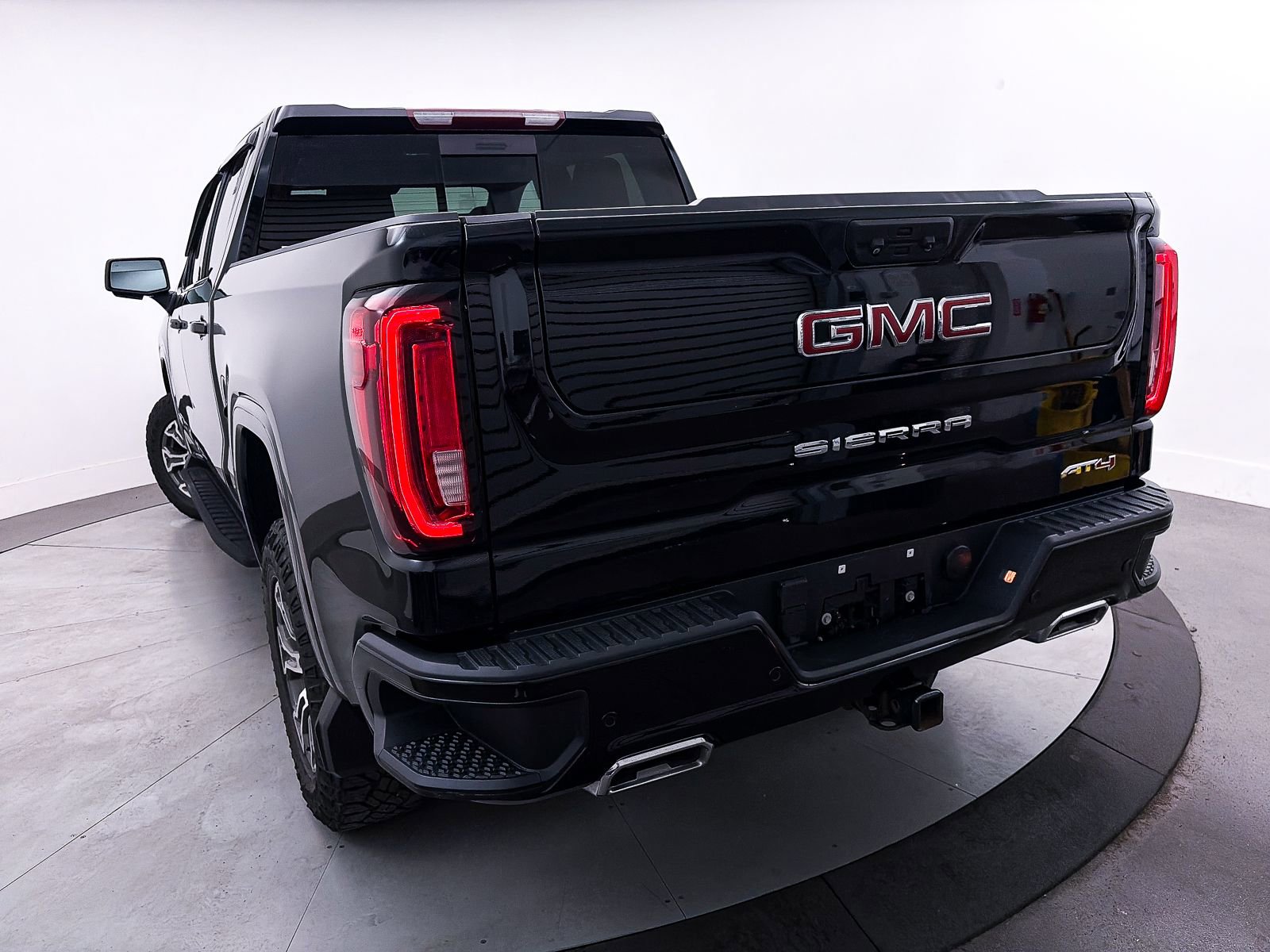 Used 2022 GMC Sierra 1500 AT4 w/ AT4 Premium Package AWD/4WD image 11