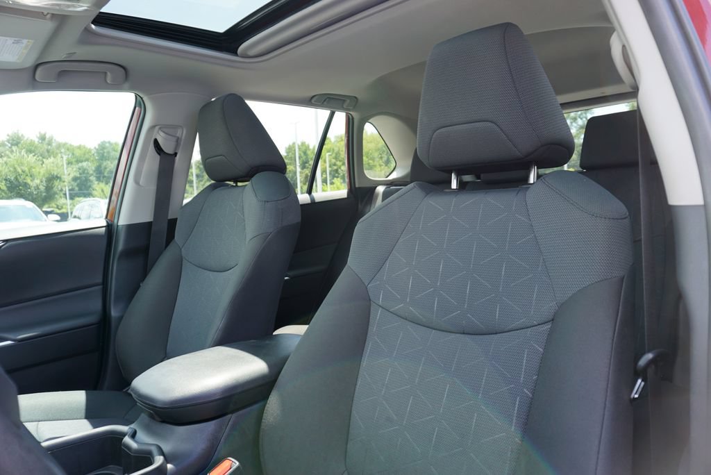 Used 2025 Toyota RAV4 XLE w/ Convenience Package FWD image 14