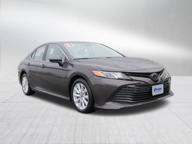 Used 2018 Toyota Camry LE image 9