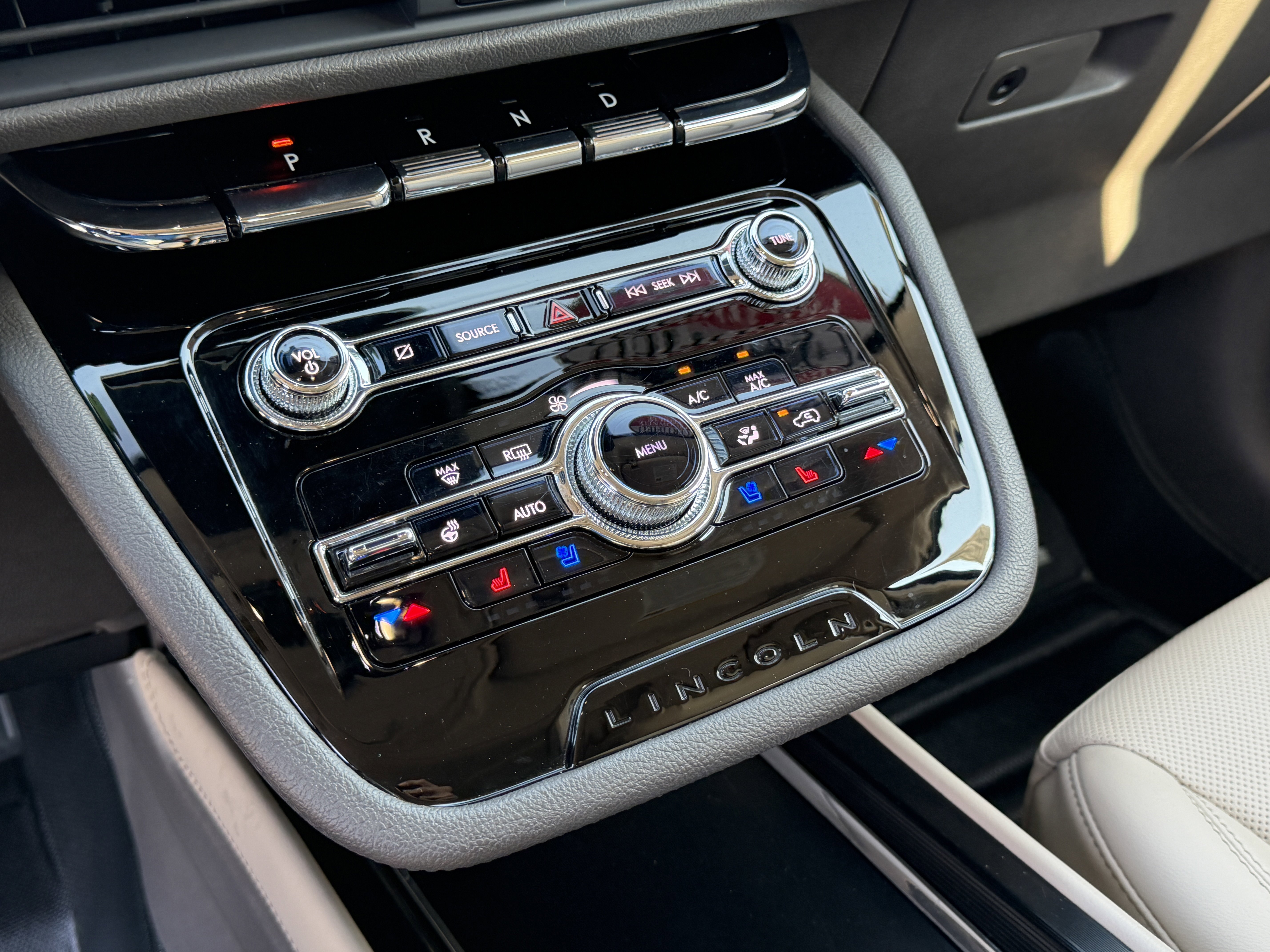 Used 2022 Lincoln Corsair Reserve w/ Equipment Group 201A image 18