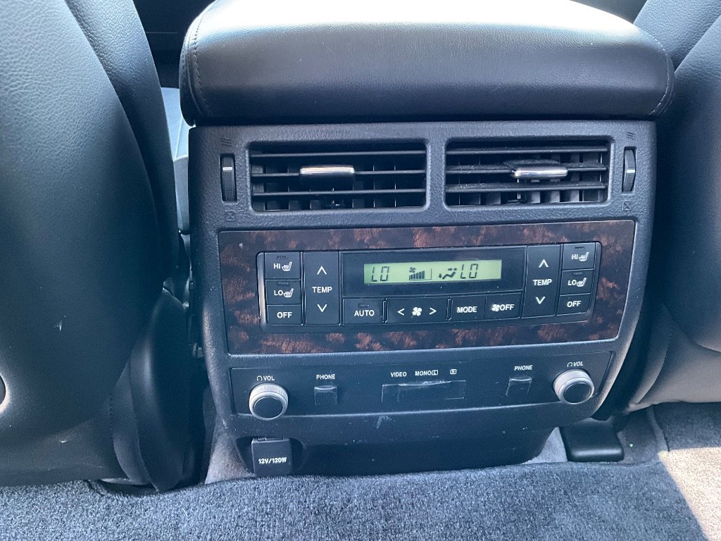 Used 2013 Toyota Land Cruiser image 26