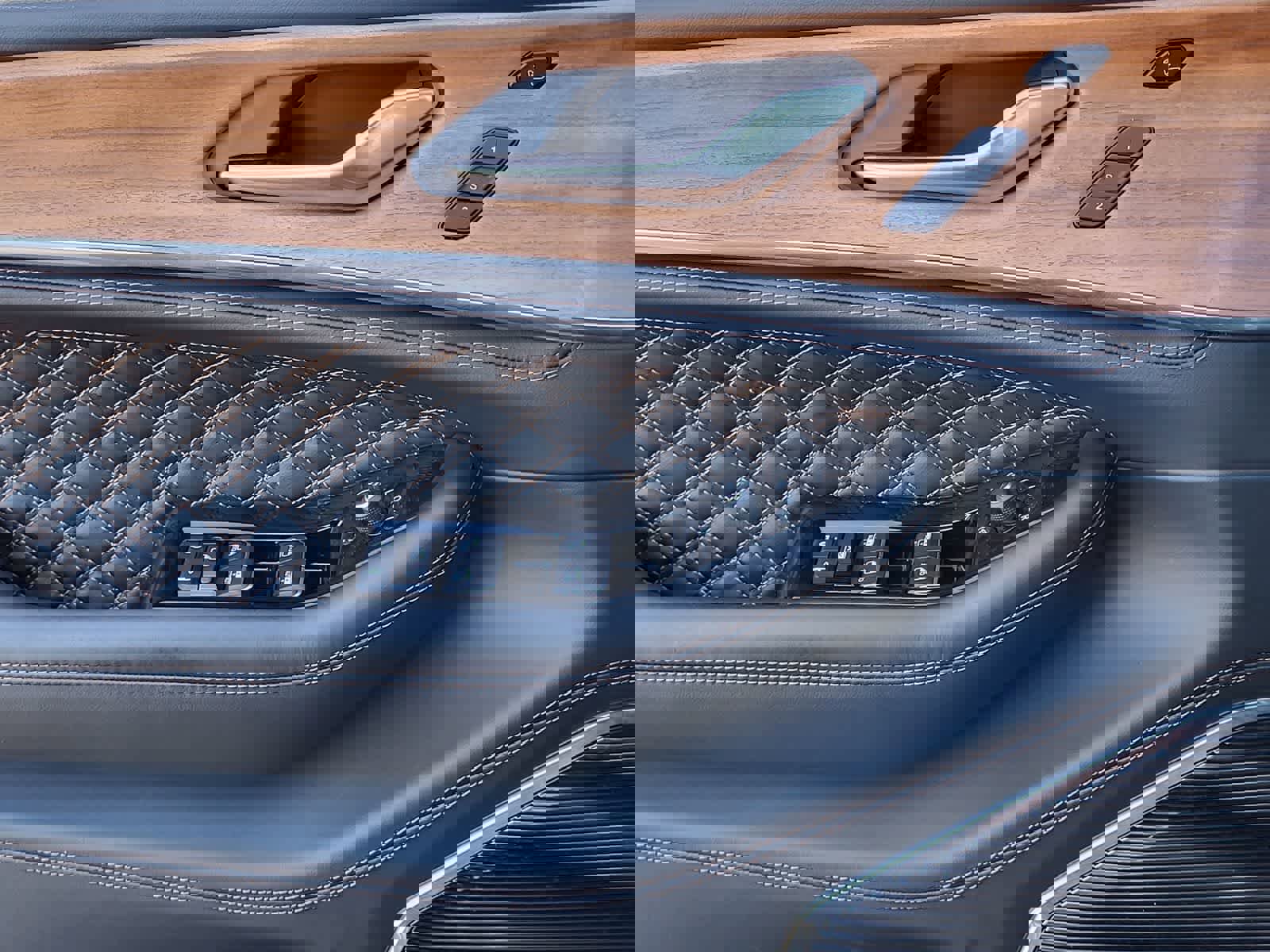 Used 2023 Jeep Grand Cherokee Summit image 8