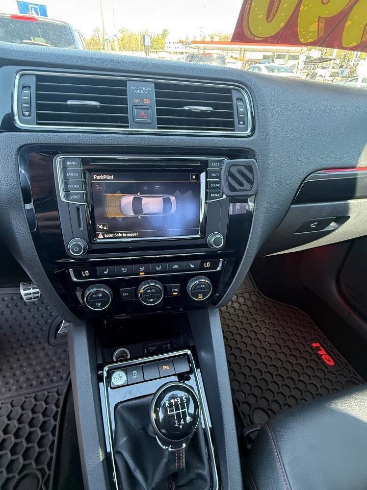 Used 2016 Volkswagen Jetta GLI SE image 8