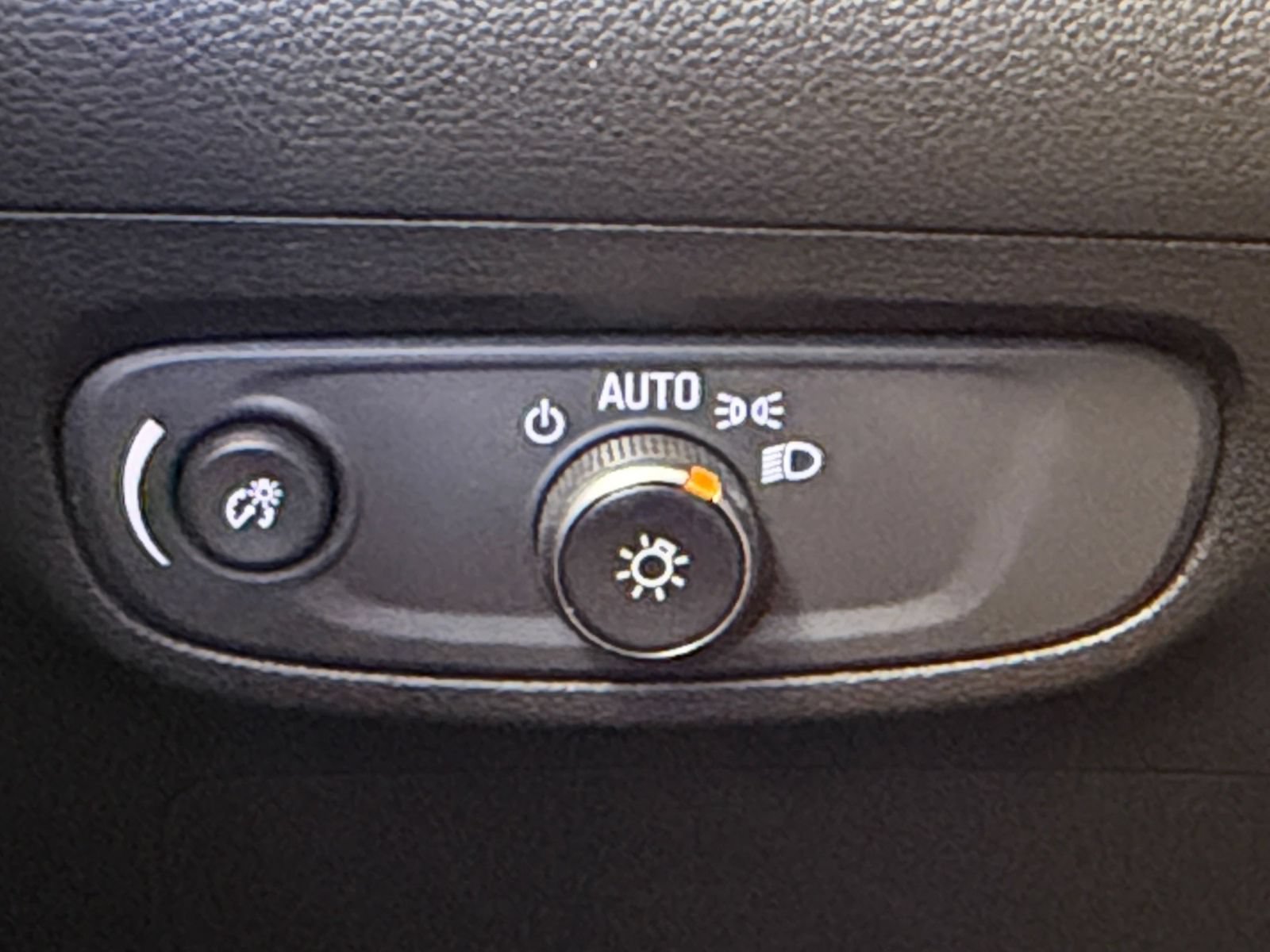 Used 2025 Buick Encore GX Preferred AWD/4WD image 32