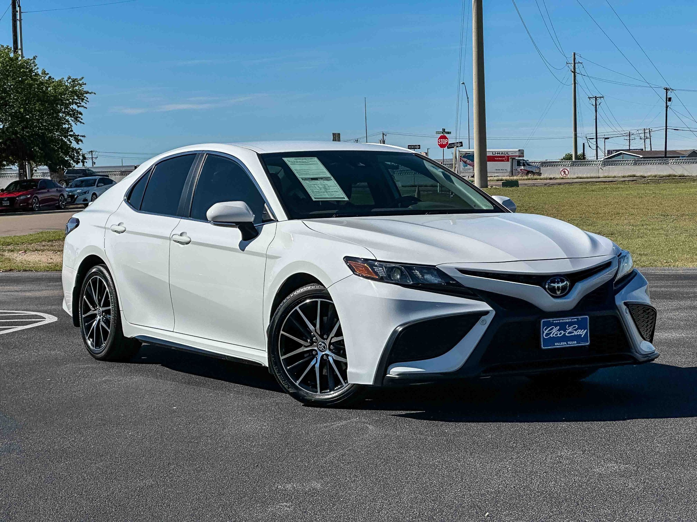 Used 2023 Toyota Camry SE image 2