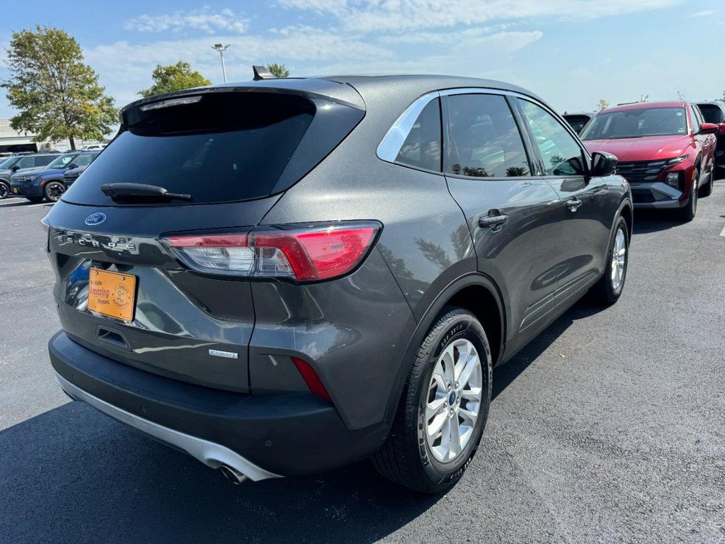Used 2020 Ford Escape SE FWD image 3
