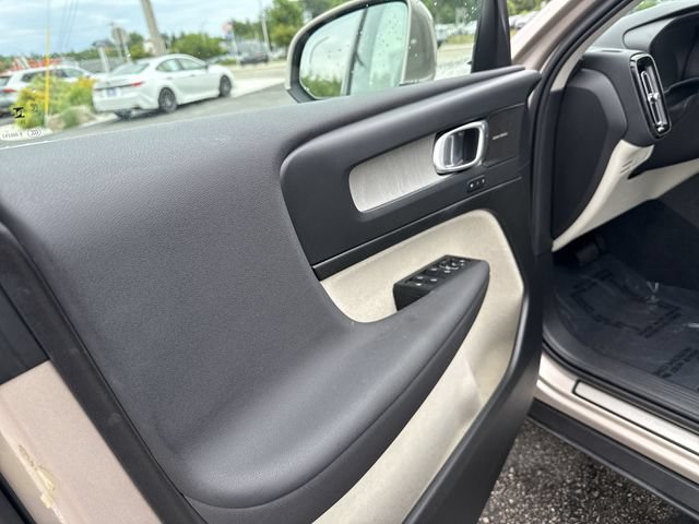 Certified 2024 Volvo XC40 B5 Plus w/ Climate Package AWD/4WD image 18