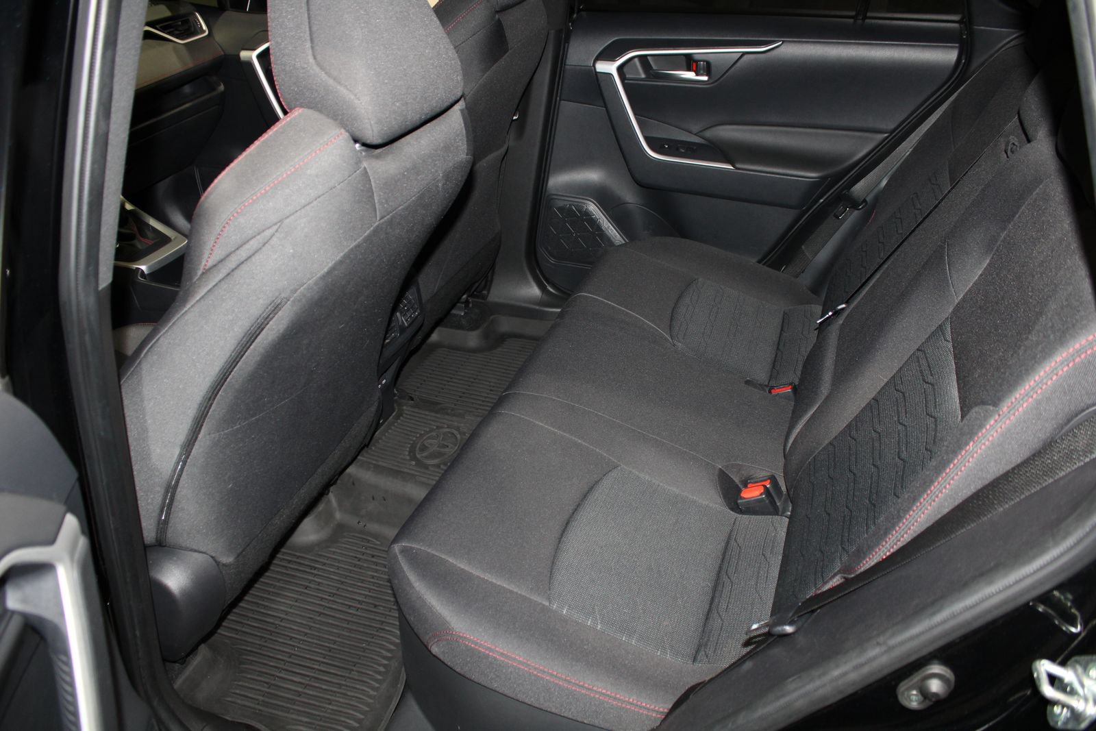 Used 2022 Toyota RAV4 SE w/ Weather & Moonroof Package AWD/4WD image 20