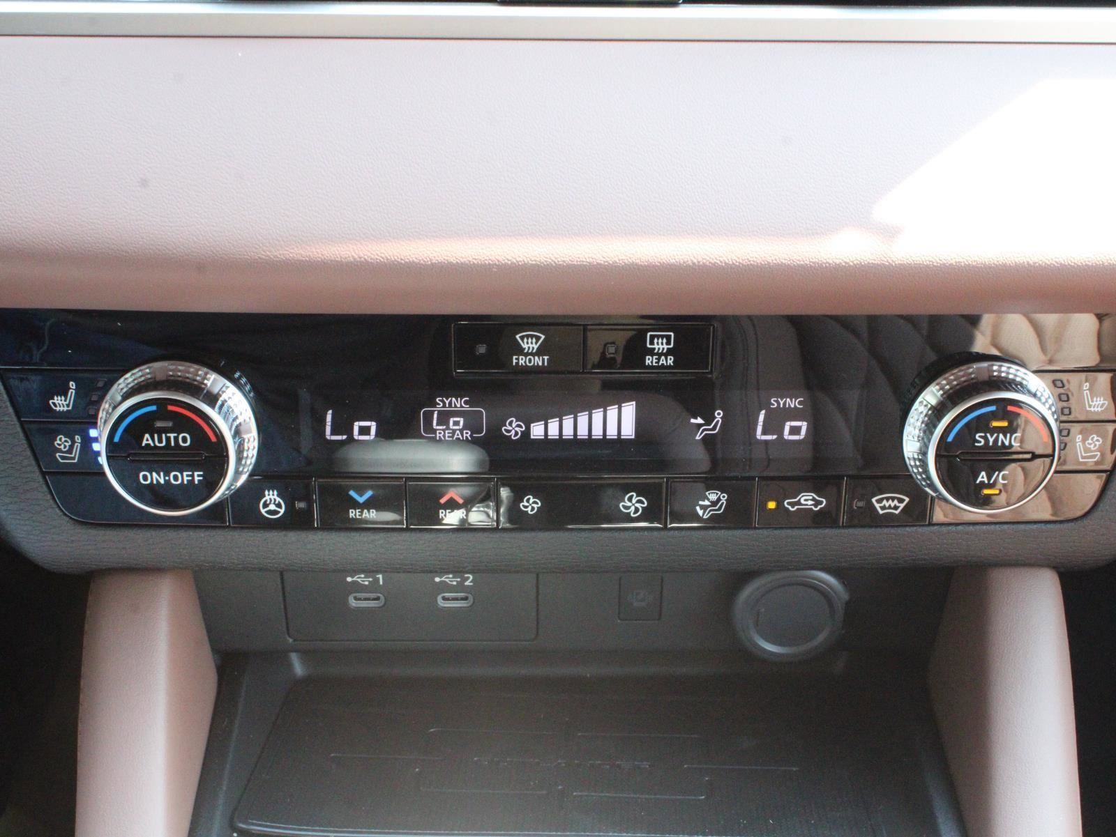 New 2025 Mitsubishi Outlander SEL image 28