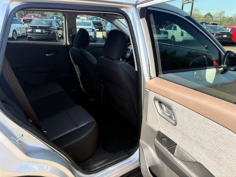 Used 2022 Nissan Rogue SV FWD image 48