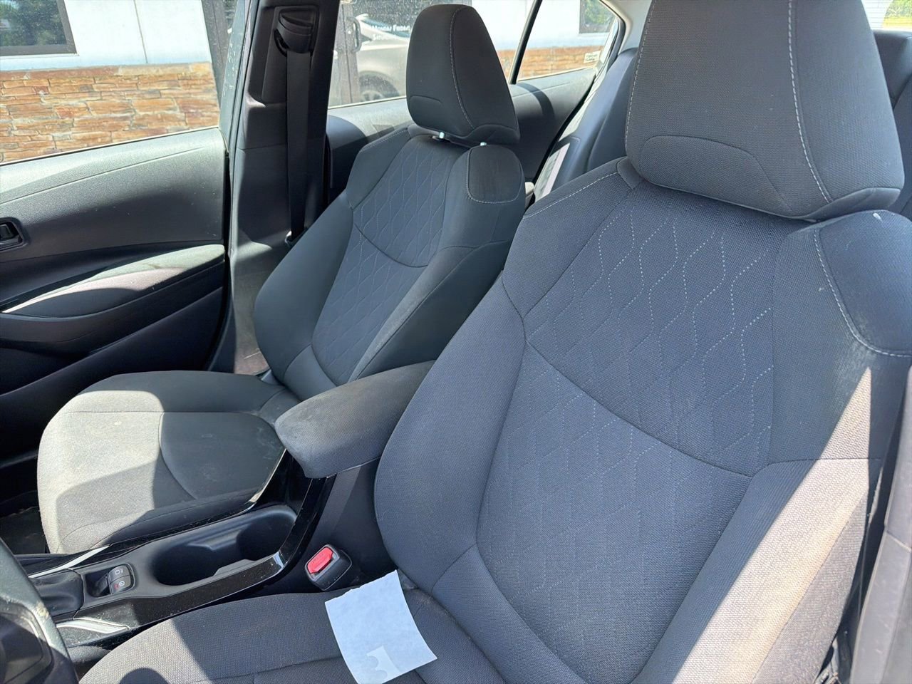Used 2022 Toyota Corolla LE FWD image 3
